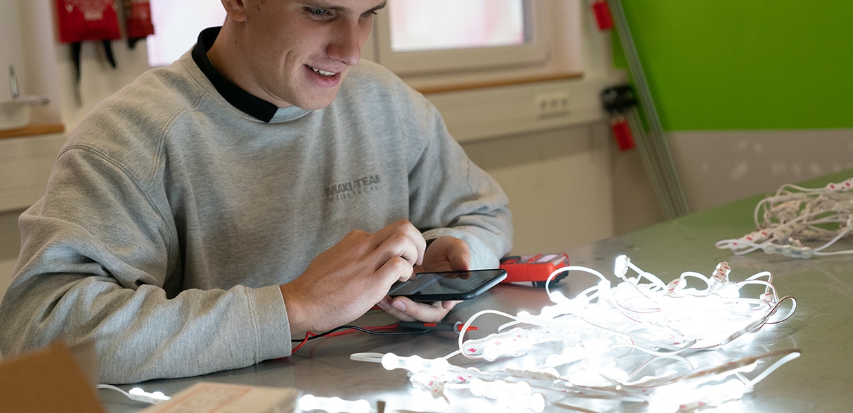 Sebastian Keller bei der LED Prüfung
